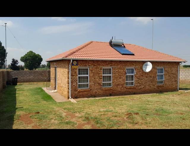 3 BEDROOM HOUSE FOR SALE IN LUFHERENG